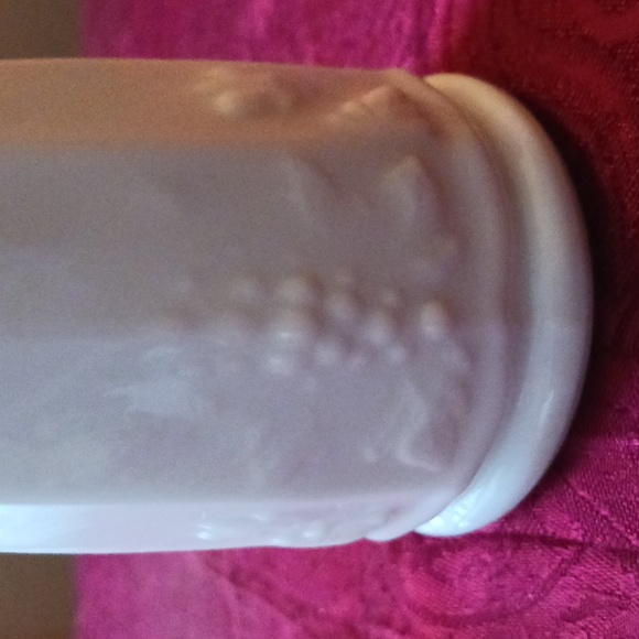 Westmoreland Swung Milk Glass Paneled Grape Design 9.5" High - Picture 5 of 6